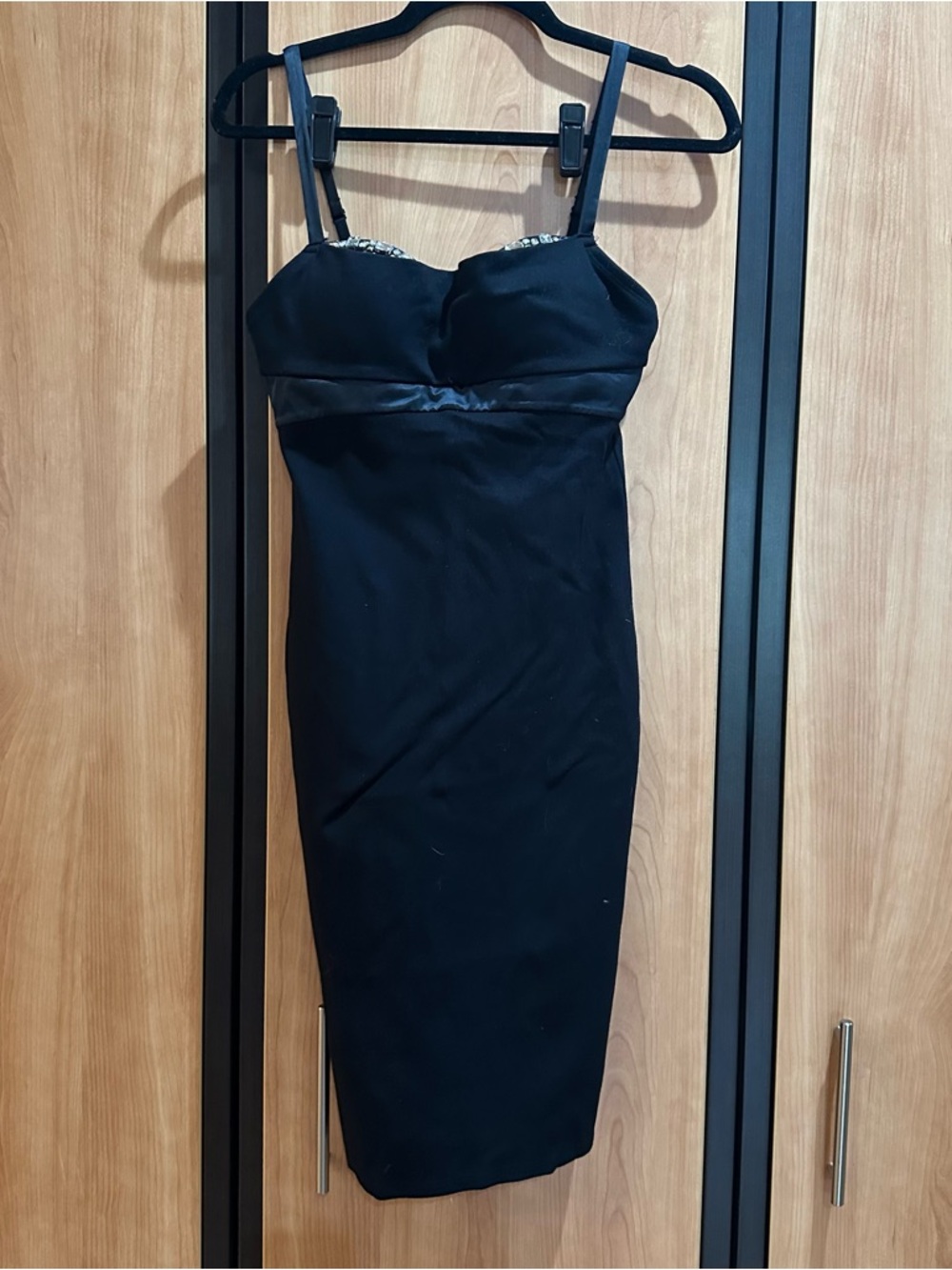 Classic Black Bodycon Dress with Sweetheart Neckline